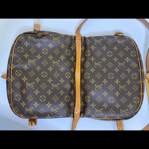 Authentic Louis Vuitton Saumur - Picture 7 of 14